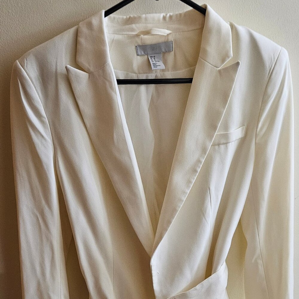 H&M Size 12 White Jacket with Belt